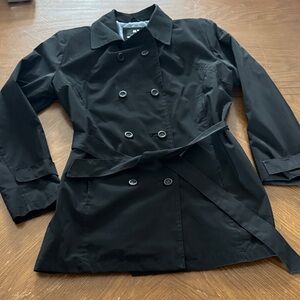 Black waterproof belted double breasted trench coat 2 pockets women’s size small